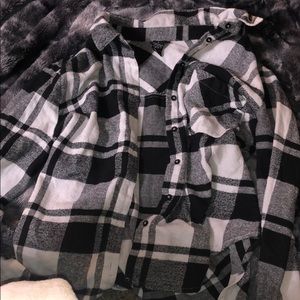 Long sleeve Black and white plaid button up